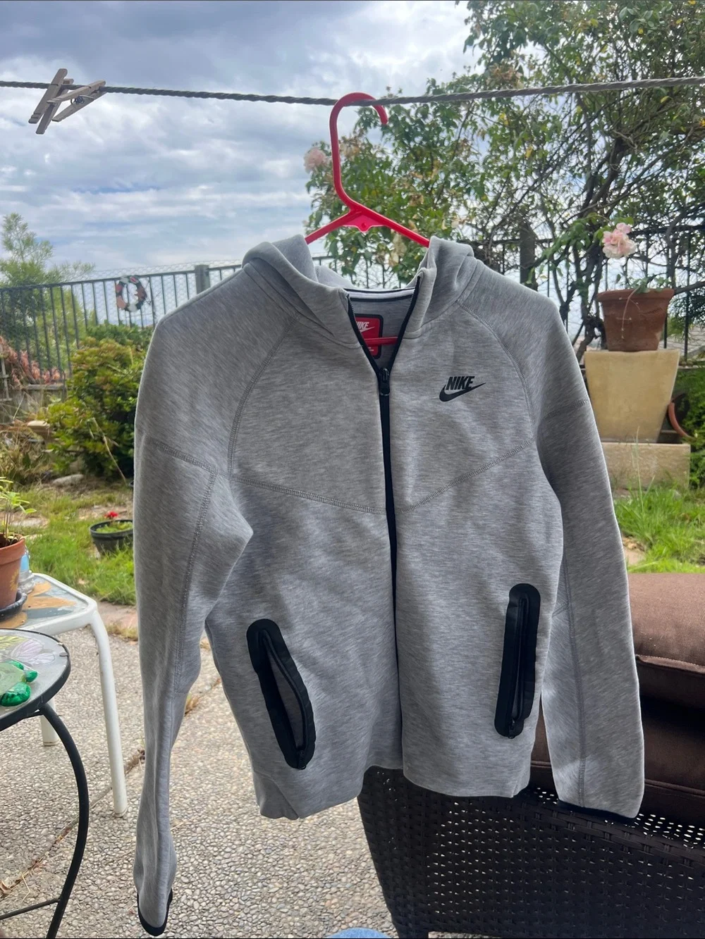Nike Light Gray Full-Zip Hoodie with Black Accents